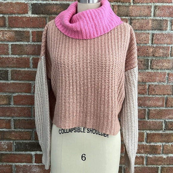 HYFVE Sweaters - Cropped colorblock Turtleneck Sweater HYFVE